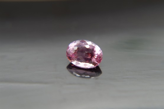 Vivid Pink Sapphire - 1.50 ct - Oval Antique Cut - IGL Certified - Eye Clean