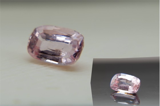 Pinkish-Orange Sapphire - 1.25 ct - Cushion Cut - IGL Certified - Eye Clean