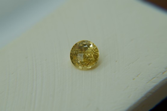 Vivid Yellow Sapphire - 1.35 ct - Round Cut - IGL Certified - Unheated