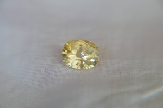 Pastel Yellow Sapphire - 2.598 ct - GIA Certified - Unheated - Cushion Cut