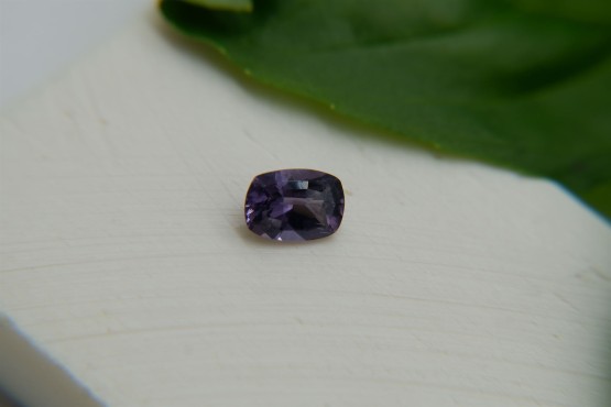 Vivid Violet Sapphire - 0.70 ct - Unheated - IGL Certified - Rectangular Cut