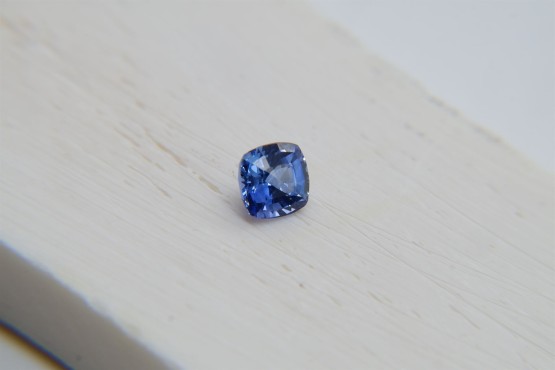 0.87 ct Vivid Blue Sapphire - Square Cushion Cut - IGL Certified - Eye Clean