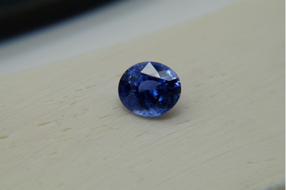 Neon Blue Sapphire - 2.75 ct - AGL Certified - Oval Cut - Low Heat