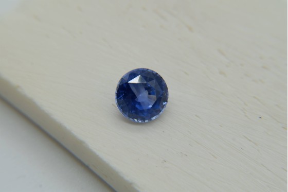 IGL Certified - 1.698 ct Cornflower Blue Sapphire - Round Cut - Eye Clean - Low Heat