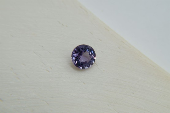 Vivid Violet Sapphire - 0.90 ct - GIA Certified - Round Brilliant Cut