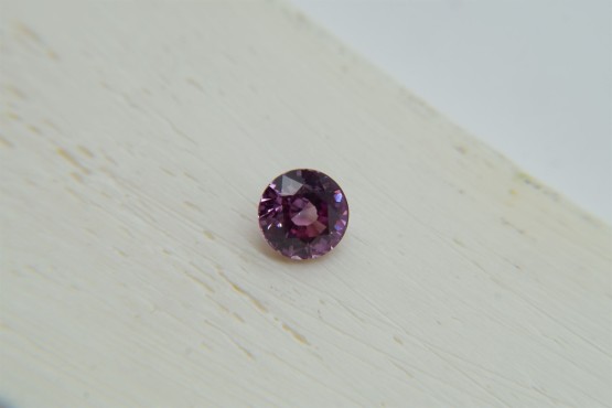 1.05 ct Orangish-Violet Sapphire - GIA Certified - Eye Clean - Round Cut