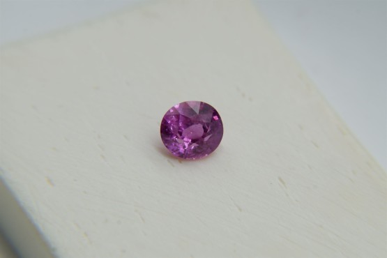 Vivid Pink Sapphire - 1.172 ct - IGL Certified - Oval Cut - Unheated