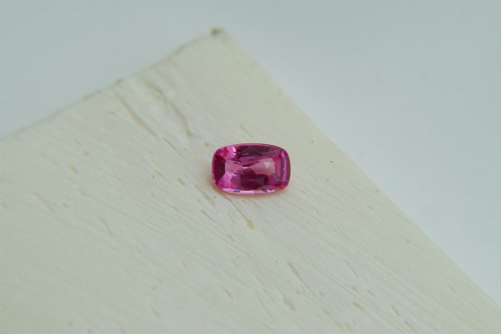 Vivid Orange Pink Sapphire - 0.60 ct - Rectangular Cushion Cut - GIA Certified