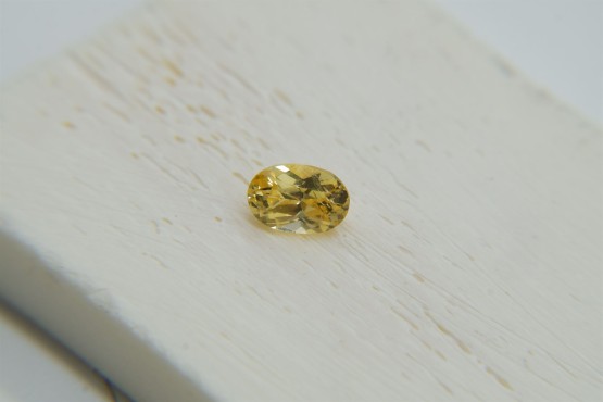 Vivid Yellow Sapphire - 0.90 ct - Oval Cut - GIA Certified - Unheated