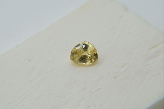 Vivid Yellow Sapphire - 1.20 ct - IGL Certified - Triangular Cut - Unheated