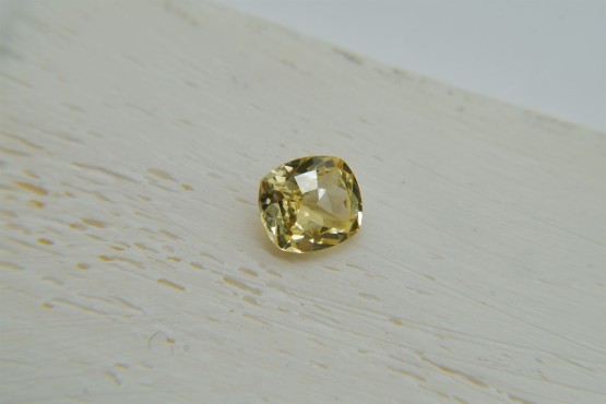 Vivid Yellow Sapphire - 1.061 ct - IGL Certified - Unheated - Cushion Cut