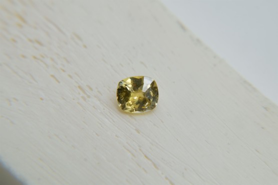 Vivid Yellow Sapphire 0.80 ct - Handcrafted Cushion Cut - GIA Certified -