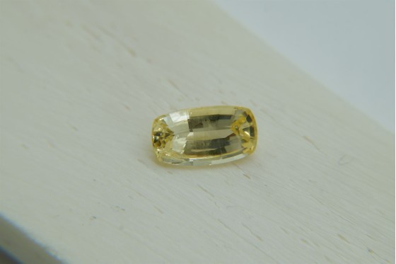 Vivid Yellow Sapphire - 2.382 ct - IGL Certified - Unheated - Cushion Cut