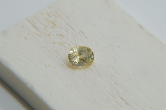 1.10 ct - Vivid Yellow Sapphire - Oval Cut - Unheated - GIA Certified