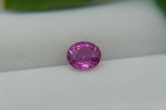 Vivid Pink Sapphire - 2.05 ct - Oval Cut - Unheated - IGL Certified