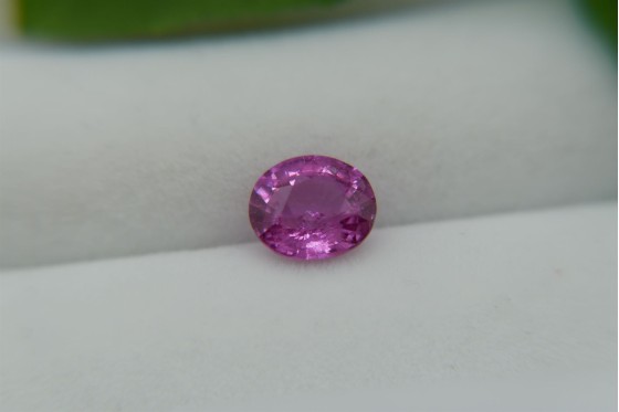 Vivid Pink Sapphire - 2.05 ct - Oval Cut - Unheated - IGL Certified