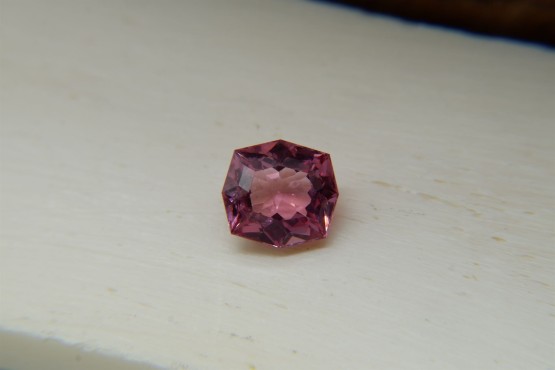 2.104 ct - Vivid Pastel Orange-Pink Spinel - AGL Certified - No Heat - Octagon Cut