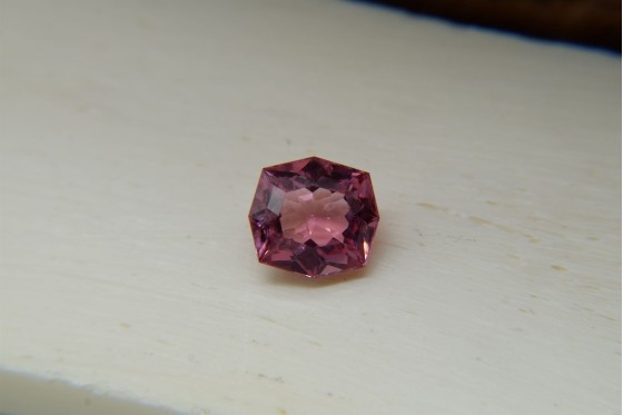 2.104 ct - Vivid Pastel Orange-Pink Spinel - AGL Certified - No Heat - Octagon Cut