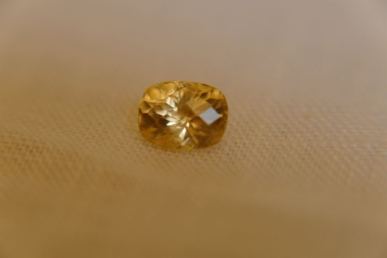 Vivid Yellow Sapphire - 2.45 ct - GIA Certified - Unheated - Cushion Cut