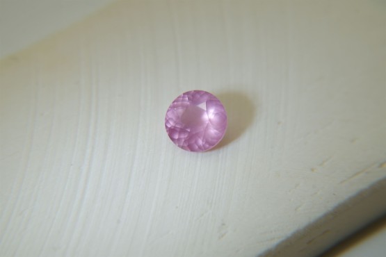 Neon Fire Pink Mahenge Spinel - 1 ct - Round Cut - IGL Certified - Eye Clean