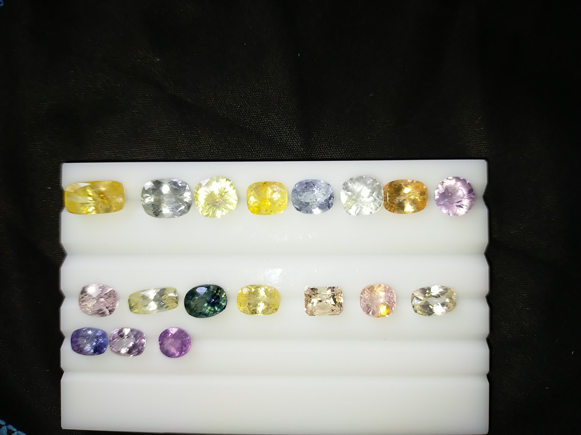 18 Unheated Sapphire Lot - 33.5 ct - Various Cuts - VS-SI Clarity - Lab Certified