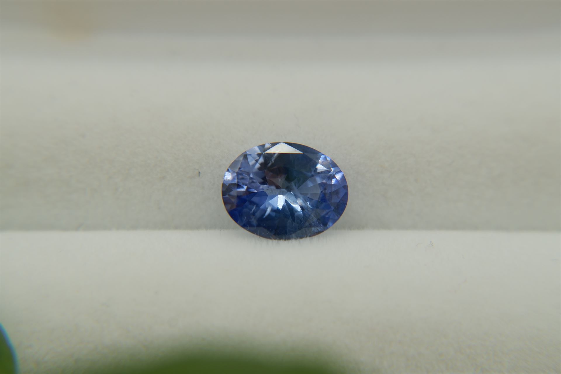 Vivid Cornflower Blue-White Sapphire - 1.509 ct - AGL Certified - Oval Cut