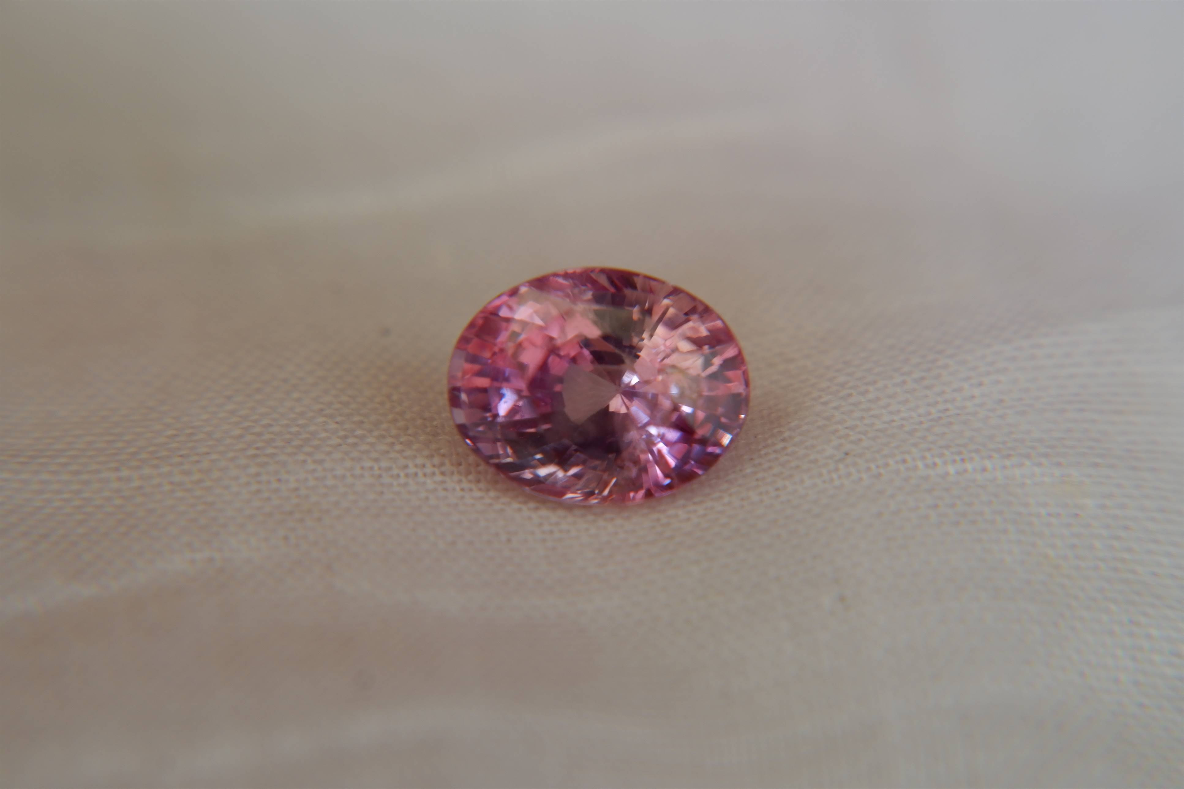 Vivid Red-Pink Sapphire - 3.49 ct - Unheated - GIA Certified - Oval Cut