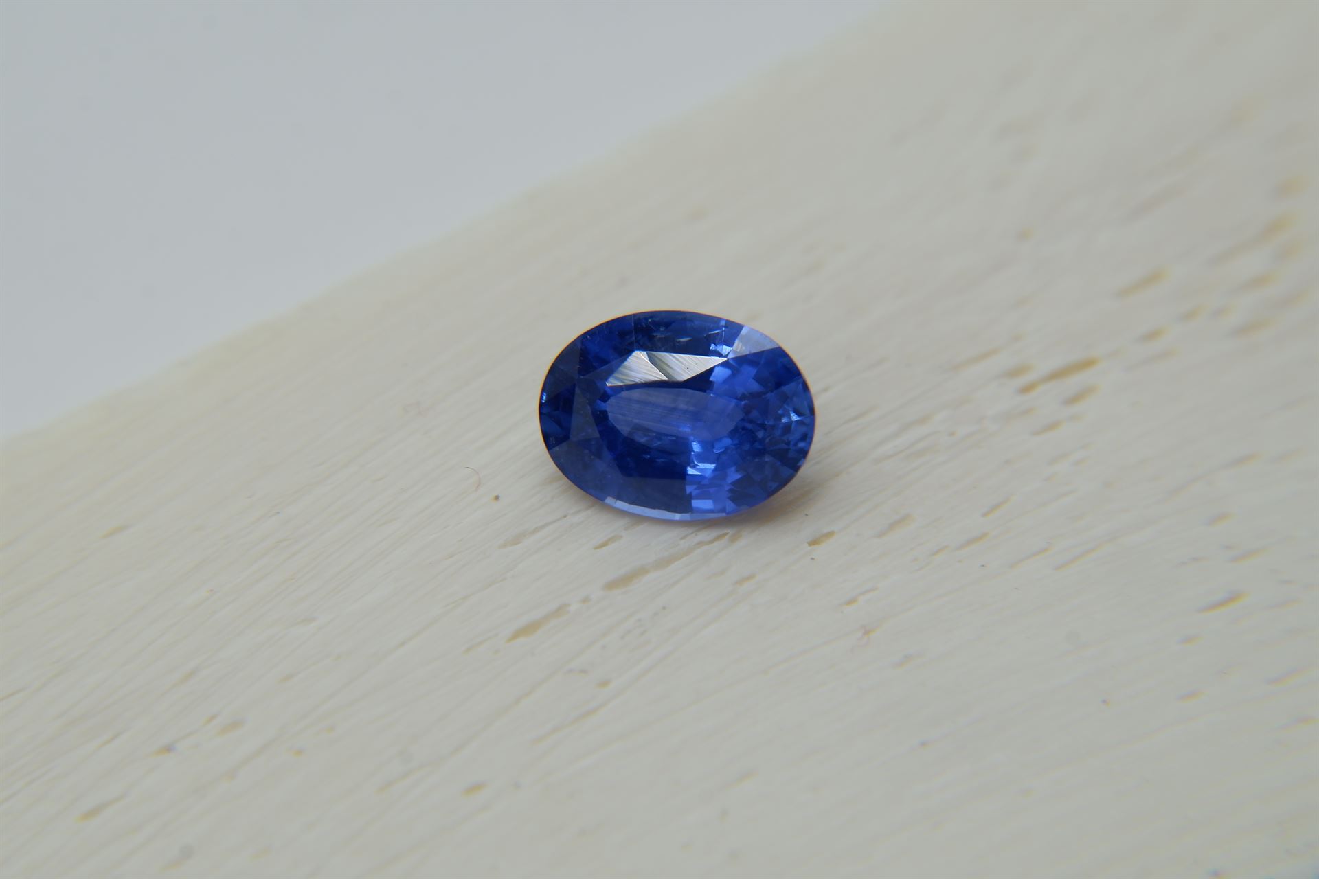 1.513 ct - GIA Certified - Oval Cut Eye Clean Cornflower Blue Sapphire