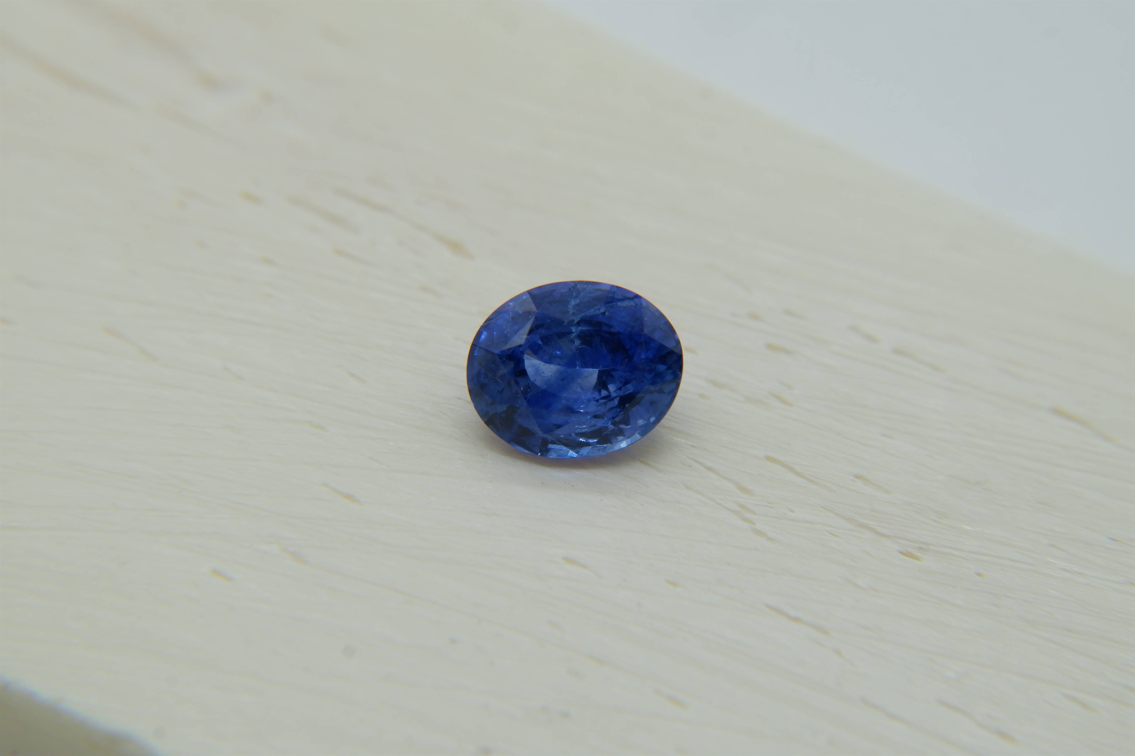 1.21 ct - IGL Certified Cornflower Blue Sapphire - Oval Cut - Low Heat -