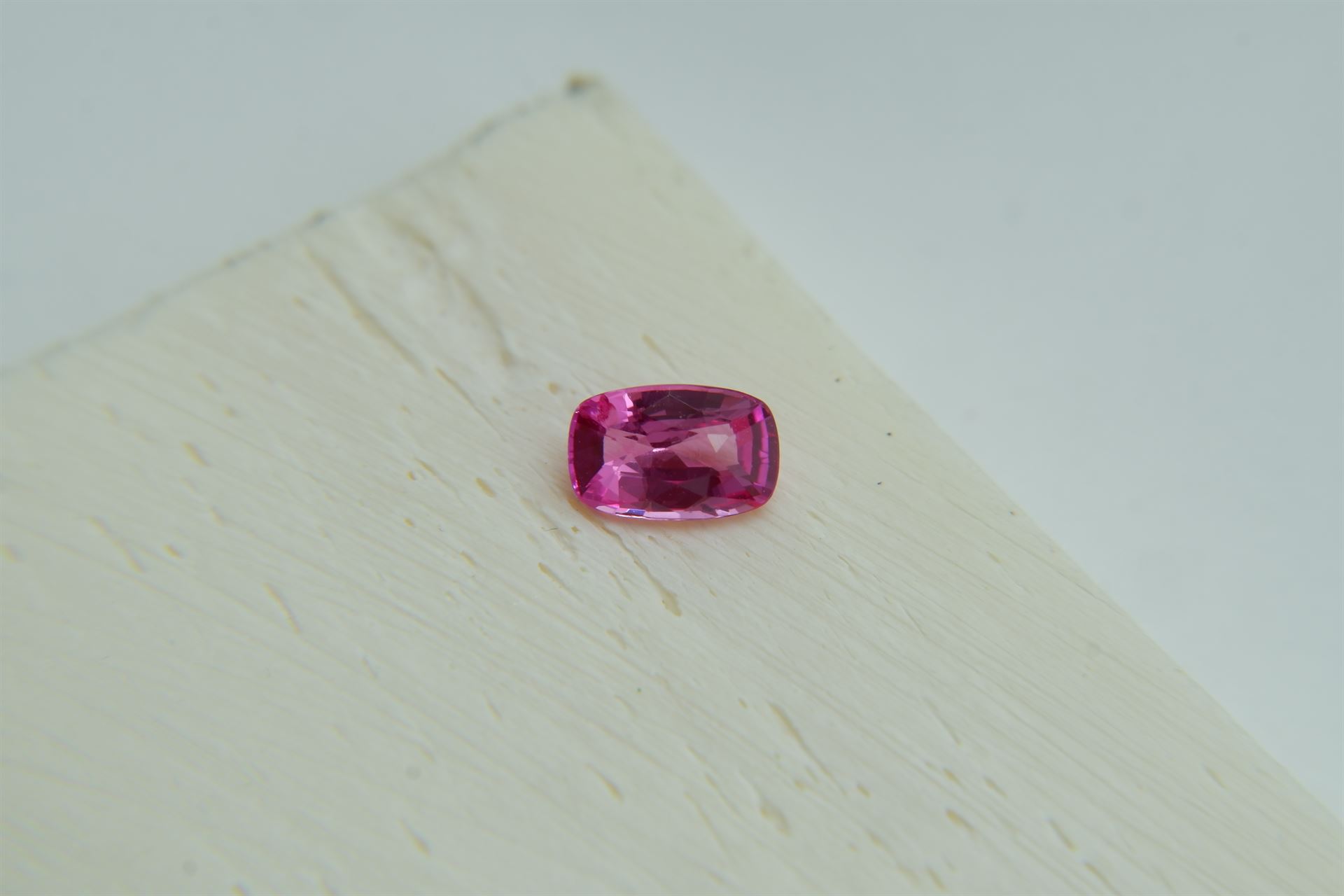 Vivid Orange Pink Sapphire - 0.60 ct - Rectangular Cushion Cut - GIA Certified