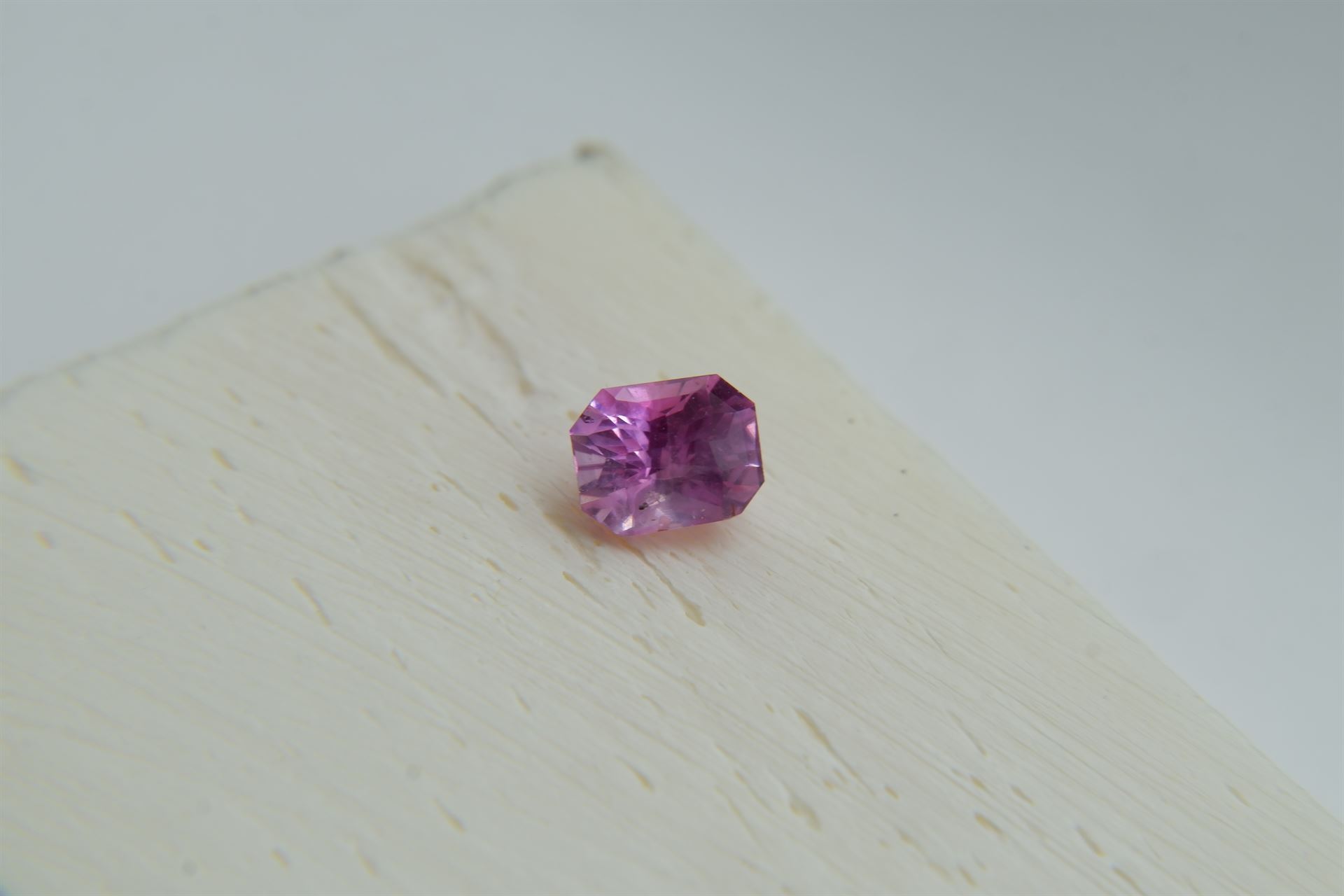 Vivid Pastel Pink Sapphire - 0.85 ct - Octagon Cut - Unheated - GIA Certified