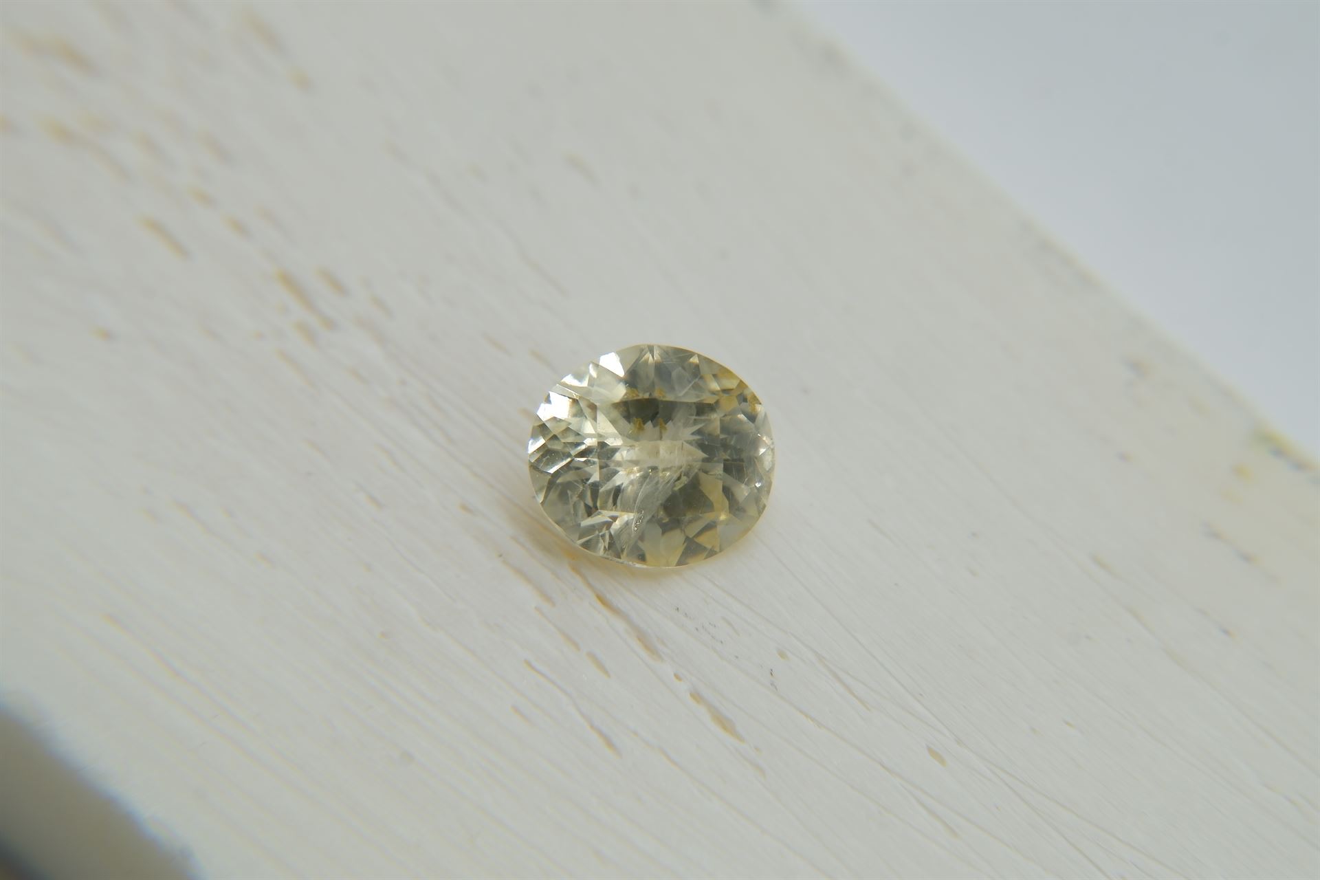 Vivid Pastel Gold Yellow Sapphire - 1.65 ct - Oval Cut - GIA Certified