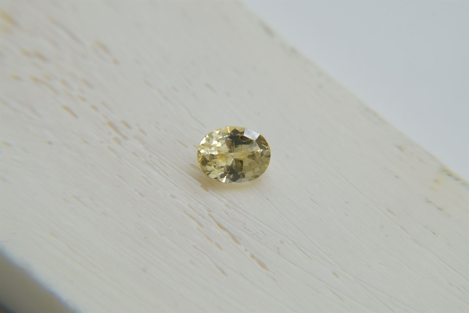 Vivid Pastel Yellow Sapphire - 0.95 ct - GIA Certified - Oval Cut