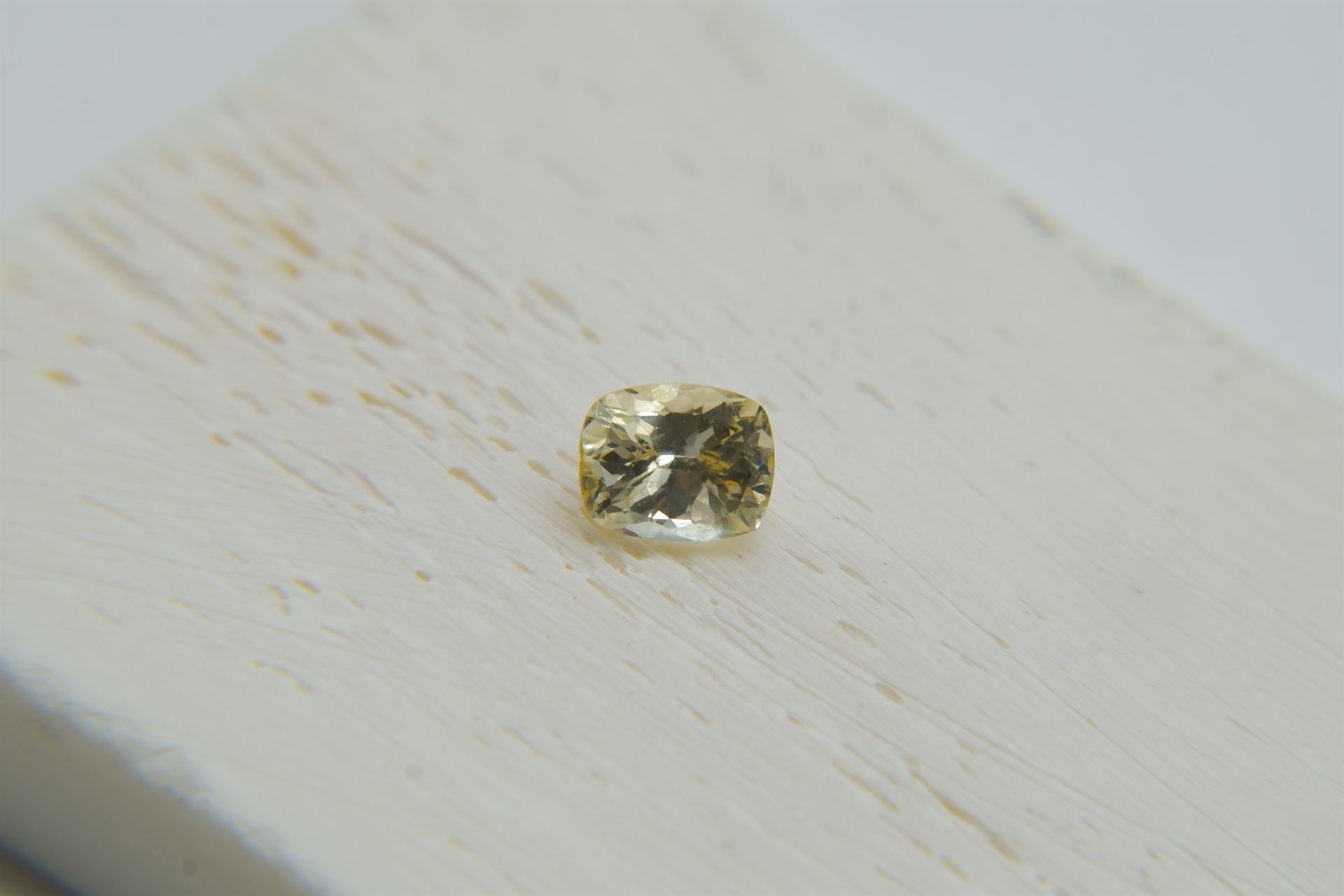 Vivid Pastel Yellow Sapphire - 0.85 ct - GIA Certified - Cushion Cut